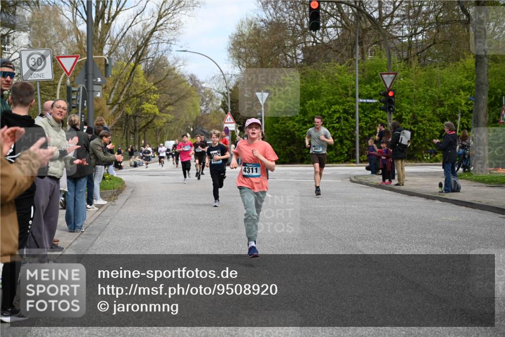 12.04.2026 - 45. Internationalen Wilhelmsburger Insellauf J. Mangold http://msf.ph/oto/9508920 12.04.2026 12:55:48 Ziel 5109, 5361, 4811, 4728, 3315, 5463, 4459, 5817, 5321, 4311, 2017, 2074, 5780, 5857, 2937, 5113, 5118, 3404, 2344, 5114, 5255, 4269, 3627, 5133, 5133, 5680, 4545, 5101, 4261, 4933 meine-sportfotos.de