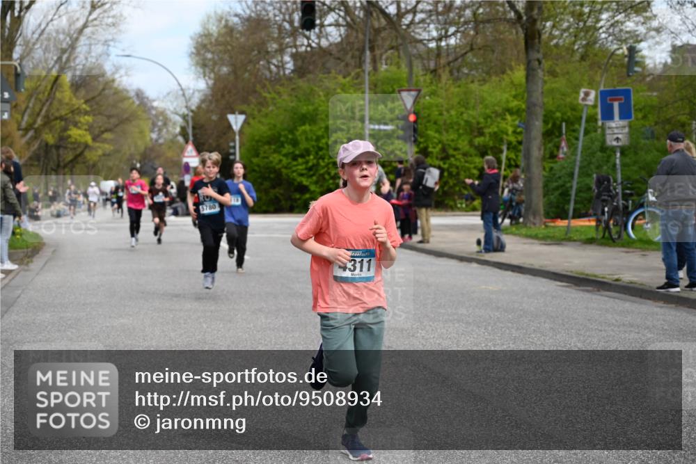 12.04.2026 - 45. Internationalen Wilhelmsburger Insellauf J. Mangold http://msf.ph/oto/9508934 12.04.2026 12:55:49 Ziel 5109, 5361, 4811, 4728, 3315, 5463, 4459, 5817, 5321, 4311, 2017, 2074, 5780, 5857, 2937, 5113, 5118, 5118, 3404, 2344, 5114, 5255, 4269, 3627, 5133, 5680, 5680, 4545, 5101, 4261, 4933 meine-sportfotos.de