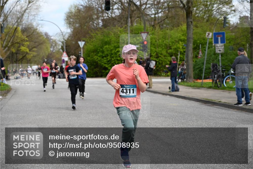 12.04.2026 - 45. Internationalen Wilhelmsburger Insellauf J. Mangold http://msf.ph/oto/9508935 12.04.2026 12:55:49 Ziel 5109, 5361, 4811, 4728, 3315, 5463, 4459, 5817, 5321, 4311, 2017, 2074, 5780, 5857, 2937, 5113, 5118, 5118, 3404, 2344, 5114, 5255, 4269, 3627, 5133, 5680, 5680, 4545, 5101, 4261, 4933 meine-sportfotos.de