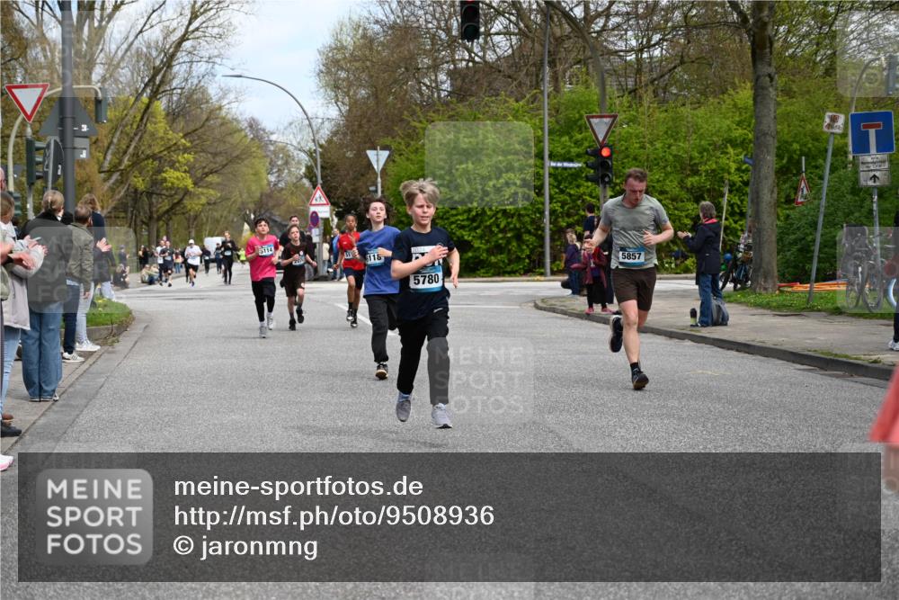 12.04.2026 - 45. Internationalen Wilhelmsburger Insellauf J. Mangold http://msf.ph/oto/9508936 12.04.2026 12:55:50 Ziel 5361, 4811, 4728, 3315, 5463, 4459, 5817, 5321, 4311, 2017, 2074, 5780, 5857, 2937, 5113, 5118, 3404, 3404, 2344, 5114, 5255, 4269, 3627, 5133, 5680, 4545, 5101, 4261, 4933, 5131 meine-sportfotos.de