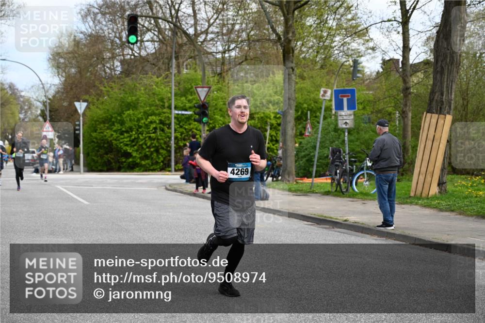 12.04.2026 - 45. Internationalen Wilhelmsburger Insellauf J. Mangold http://msf.ph/oto/9508974 12.04.2026 12:55:57 Ziel 3315, 5463, 4459, 5817, 5321, 4311, 2017, 2074, 5780, 5857, 2937, 5113, 5118, 3404, 2344, 5114, 5255, 4269, 3627, 3627, 5133, 5680, 4545, 5101, 4261, 4261, 4933, 5131, 5184, 5446, 4859, 5729, 5134, 3620 meine-sportfotos.de