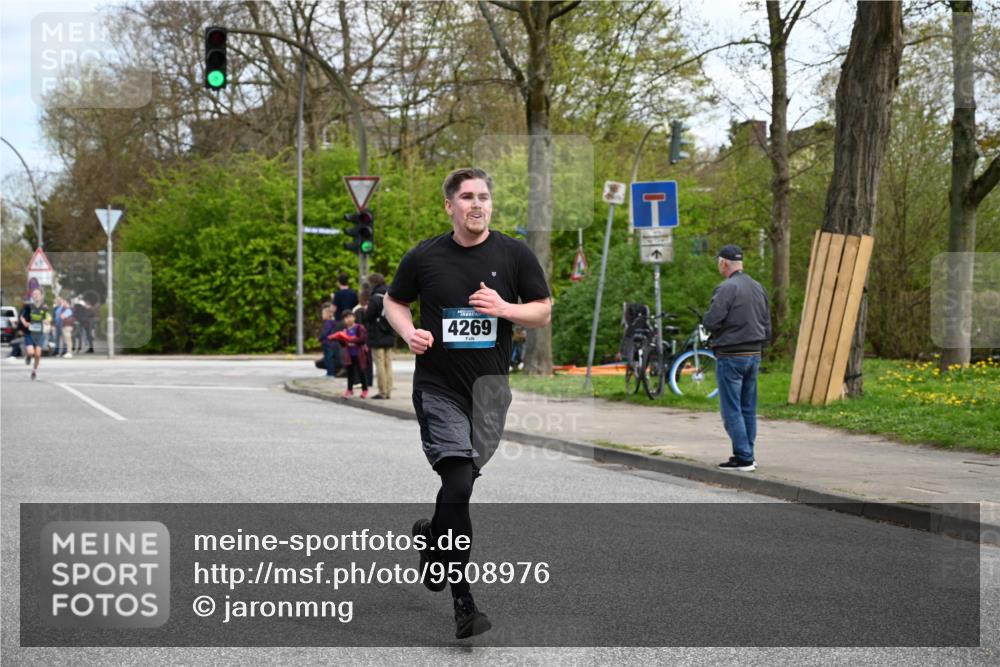 12.04.2026 - 45. Internationalen Wilhelmsburger Insellauf J. Mangold http://msf.ph/oto/9508976 12.04.2026 12:55:57 Ziel 3315, 5463, 4459, 5817, 5321, 4311, 2017, 2074, 5780, 5857, 2937, 5113, 5118, 3404, 2344, 5114, 5255, 4269, 3627, 3627, 5133, 5680, 4545, 5101, 4261, 4261, 4933, 5131, 5184, 5446, 4859, 5729, 5134, 3620 meine-sportfotos.de