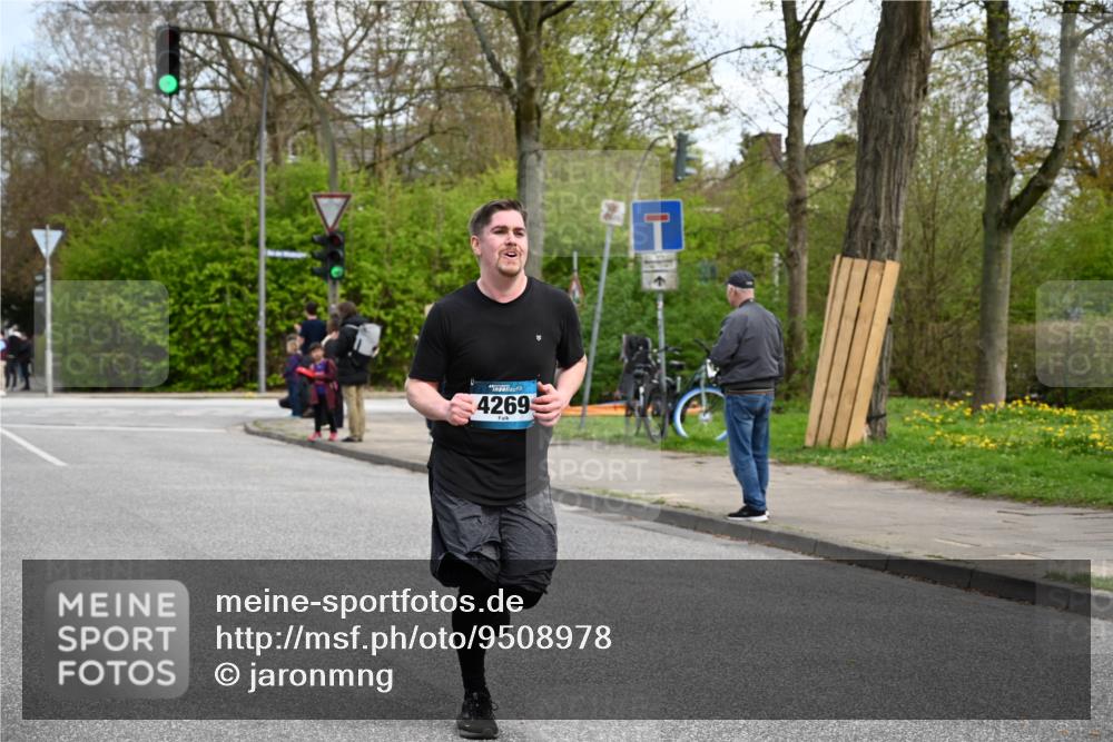 12.04.2026 - 45. Internationalen Wilhelmsburger Insellauf J. Mangold http://msf.ph/oto/9508978 12.04.2026 12:55:57 Ziel 3315, 5463, 4459, 5817, 5321, 4311, 2017, 2074, 5780, 5857, 2937, 5113, 5118, 3404, 2344, 5114, 5255, 4269, 3627, 3627, 5133, 5680, 4545, 5101, 4261, 4261, 4933, 5131, 5184, 5446, 4859, 5729, 5134, 3620 meine-sportfotos.de