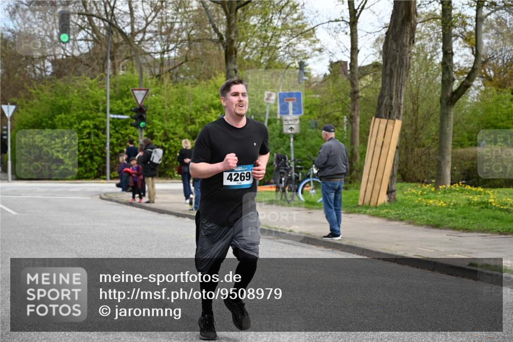 12.04.2026 - 45. Internationalen Wilhelmsburger Insellauf J. Mangold http://msf.ph/oto/9508979 12.04.2026 12:55:58 Ziel 4459, 5817, 5321, 4311, 2017, 2074, 5780, 5857, 2937, 5113, 5118, 3404, 2344, 5114, 5255, 4269, 3627, 5133, 5680, 4545, 5101, 4261, 4933, 5131, 5184, 5446, 4859, 5729, 5134, 3620 meine-sportfotos.de