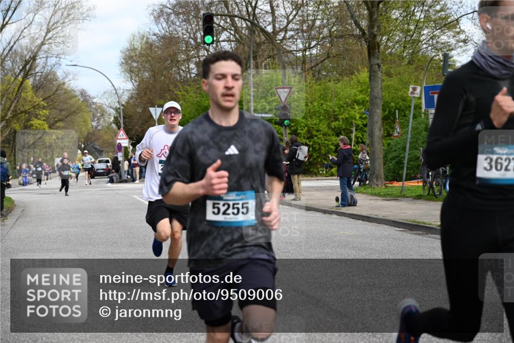 12.04.2026 - 45. Internationalen Wilhelmsburger Insellauf J. Mangold http://msf.ph/oto/9509006 12.04.2026 12:56:04 Ziel 5321, 4311, 2017, 2074, 5780, 5857, 2937, 5113, 5118, 3404, 2344, 5114, 5255, 4269, 3627, 5133, 5680, 4545, 5101, 4261, 4933, 5131, 5184, 5446, 4859, 5729, 5134, 3620, 4848, 5410, 4168, 4921, 4922, 4237 meine-sportfotos.de