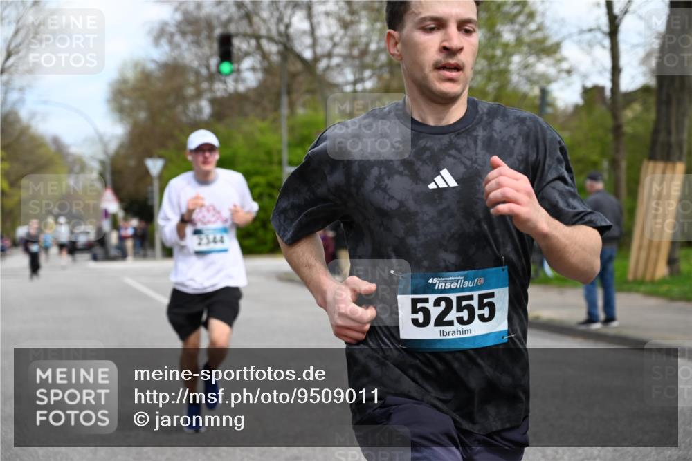 12.04.2026 - 45. Internationalen Wilhelmsburger Insellauf J. Mangold http://msf.ph/oto/9509011 12.04.2026 12:56:04 Ziel 5321, 4311, 2017, 2074, 5780, 5857, 2937, 5113, 5118, 3404, 2344, 5114, 5255, 4269, 3627, 5133, 5680, 4545, 5101, 4261, 4933, 5131, 5184, 5446, 4859, 5729, 5134, 3620, 4848, 5410, 4168, 4921, 4922, 4237 meine-sportfotos.de