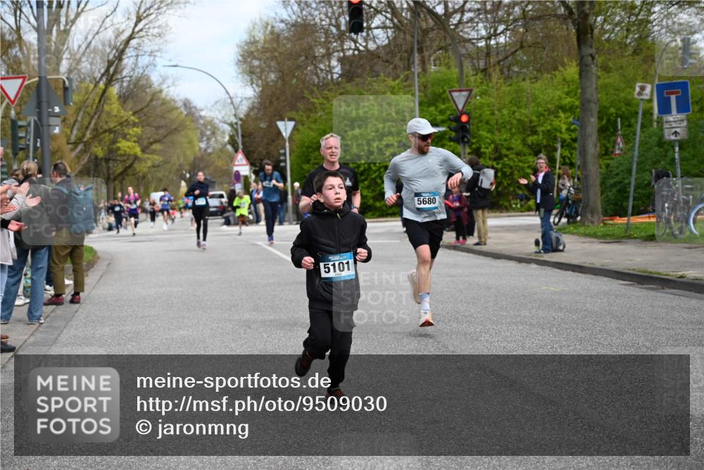 12.04.2026 - 45. Internationalen Wilhelmsburger Insellauf J. Mangold http://msf.ph/oto/9509030 12.04.2026 12:56:13 Ziel 5118, 3404, 2344, 5114, 5255, 4269, 3627, 5133, 5680, 4545, 5101, 4261, 4933, 5131, 5184, 5446, 4859, 5729, 5134, 3620, 4848, 5410, 4168, 4168, 4921, 4922, 4237, 5094, 4835, 5141, 5549, 5163 meine-sportfotos.de