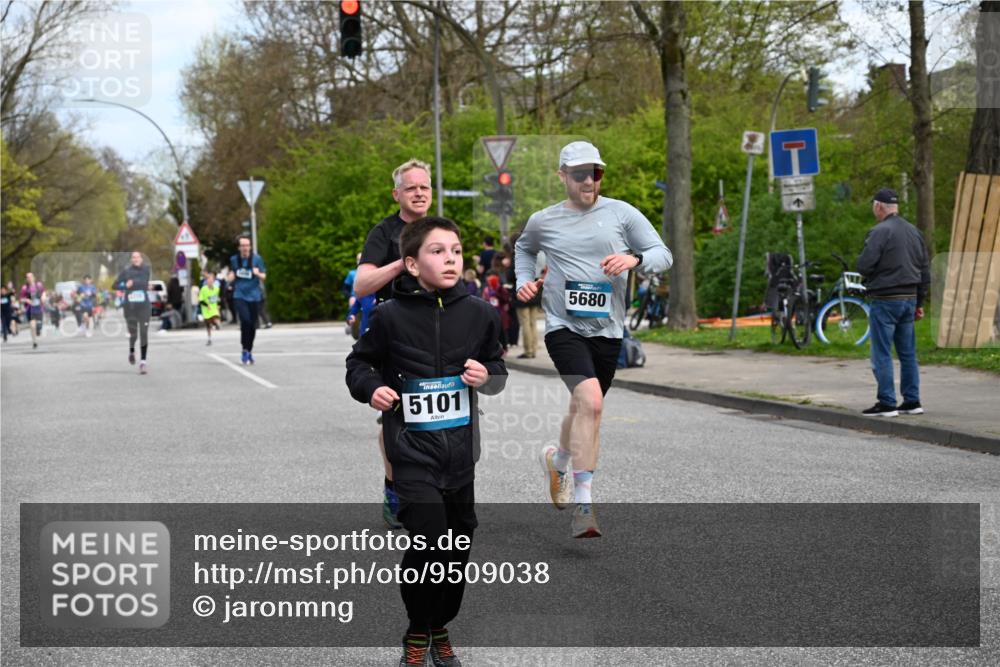 12.04.2026 - 45. Internationalen Wilhelmsburger Insellauf J. Mangold http://msf.ph/oto/9509038 12.04.2026 12:56:13 Ziel 5118, 3404, 2344, 5114, 5255, 4269, 3627, 5133, 5680, 4545, 5101, 4261, 4933, 5131, 5184, 5446, 4859, 5729, 5134, 3620, 4848, 5410, 4168, 4168, 4921, 4922, 4237, 5094, 4835, 5141, 5549, 5163 meine-sportfotos.de