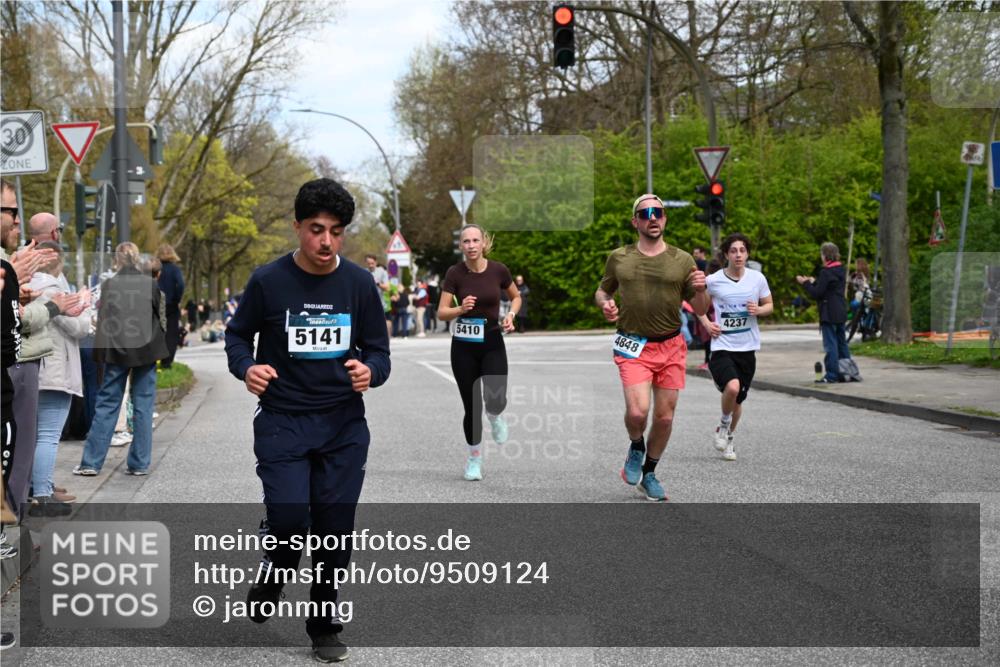 12.04.2026 - 45. Internationalen Wilhelmsburger Insellauf J. Mangold http://msf.ph/oto/9509124 12.04.2026 12:56:32 Ziel 4261, 4933, 5131, 5184, 5446, 4859, 5729, 5134, 3620, 4848, 5410, 4168, 4921, 4922, 4237, 5094, 4835, 5141, 5549, 5163, 5147, 3600, 2491, 3985, 4598, 3921, 5343, 3867, 5500, 5073, 5189, 3287, 4186, 4375 meine-sportfotos.de