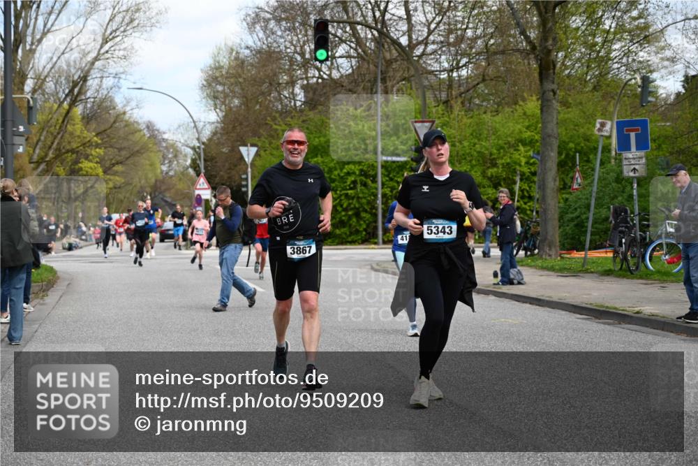 12.04.2026 - 45. Internationalen Wilhelmsburger Insellauf J. Mangold http://msf.ph/oto/9509209 12.04.2026 12:56:51 Ziel 4921, 4922, 4237, 5094, 4835, 5141, 5549, 5163, 5147, 3600, 2491, 3985, 4598, 3921, 5343, 3867, 3867, 5500, 5073, 5189, 3287, 4186, 4375, 3973, 4853, 4569, 2624, 2624, 5801, 4097, 5744, 4524, 4259, 5791, 5696, 4740, 4599 meine-sportfotos.de