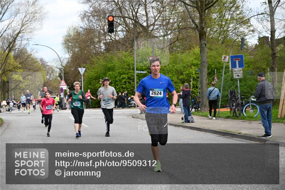 12.04.2026 - 45. Internationalen Wilhelmsburger Insellauf J. Mangold http://msf.ph/oto/9509312 12.04.2026 12:57:10 Ziel 3985, 4598, 3921, 5343, 3867, 5500, 5073, 5189, 3287, 4186, 4375, 3973, 4853, 4569, 2624, 5801, 4097, 5744, 4524, 4259, 4259, 5791, 5696, 4740, 4599, 5062, 4851, 5172, 4959, 5322, 5129, 3190, 5736, 3189, 5847, 3439, 5232, 5277, 3863, 4887 meine-sportfotos.de
