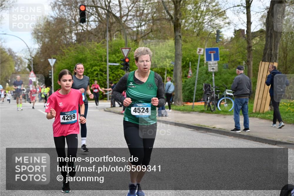 12.04.2026 - 45. Internationalen Wilhelmsburger Insellauf J. Mangold http://msf.ph/oto/9509341 12.04.2026 12:57:13 Ziel 3867, 5500, 5073, 5189, 3287, 4186, 4375, 3973, 4853, 4569, 2624, 5801, 4097, 5744, 4524, 4259, 5791, 5696, 4740, 4740, 4599, 5062, 4851, 5172, 4959, 5322, 5129, 3190, 5736, 3189, 5847, 3439, 5232, 5277, 3863, 4887, 4938, 3213, 2447 meine-sportfotos.de