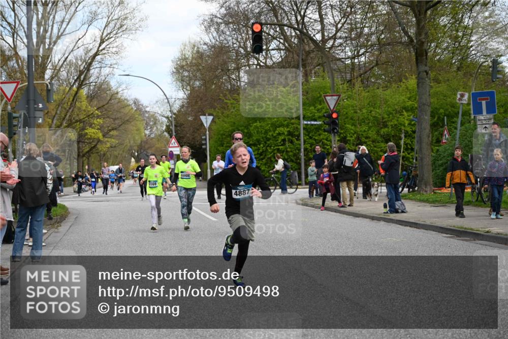 12.04.2026 - 45. Internationalen Wilhelmsburger Insellauf J. Mangold http://msf.ph/oto/9509498 12.04.2026 12:57:41 Ziel 5062, 4851, 5172, 4959, 5322, 5129, 3190, 5736, 3189, 5847, 3439, 5232, 5277, 3863, 4887, 4938, 3213, 2447, 5211, 4968, 2707, 5169, 5214, 4955, 3396, 5228, 5689, 2771, 5687, 2058, 3152, 4535, 5260, 2493, 2550, 3479 meine-sportfotos.de