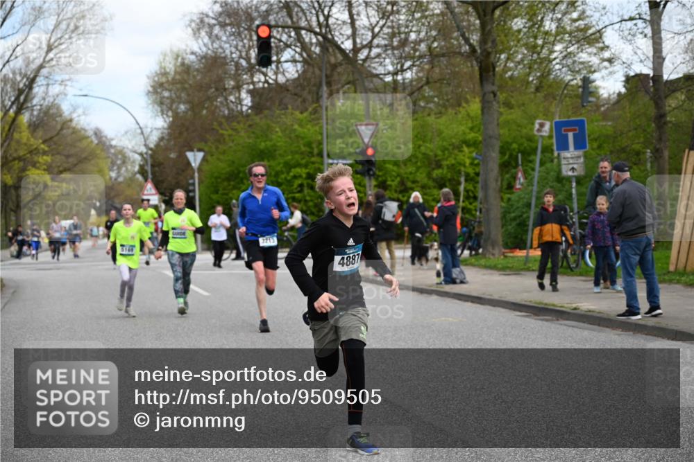 12.04.2026 - 45. Internationalen Wilhelmsburger Insellauf J. Mangold http://msf.ph/oto/9509505 12.04.2026 12:57:42 Ziel 5322, 5129, 3190, 5736, 3189, 5847, 3439, 5232, 5277, 3863, 4887, 4938, 3213, 2447, 5211, 4968, 2707, 5169, 5214, 4955, 3396, 3396, 5228, 5689, 2771, 5687, 2058, 3152, 4535, 5260, 2493, 2550, 3479 meine-sportfotos.de