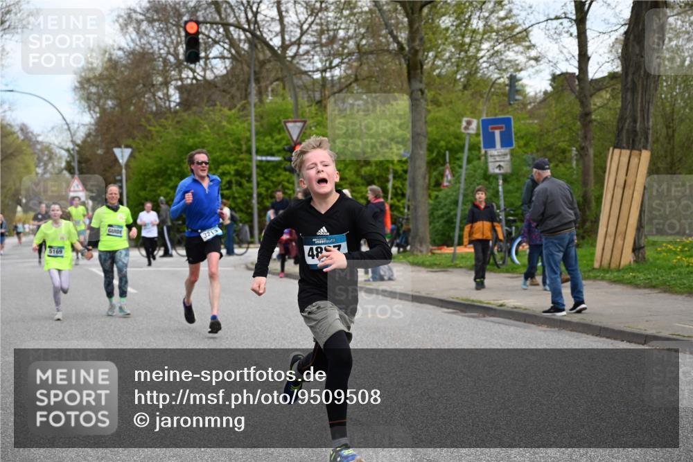 12.04.2026 - 45. Internationalen Wilhelmsburger Insellauf J. Mangold http://msf.ph/oto/9509508 12.04.2026 12:57:42 Ziel 5322, 5129, 3190, 5736, 3189, 5847, 3439, 5232, 5277, 3863, 4887, 4938, 3213, 2447, 5211, 4968, 2707, 5169, 5214, 4955, 3396, 3396, 5228, 5689, 2771, 5687, 2058, 3152, 4535, 5260, 2493, 2550, 3479 meine-sportfotos.de