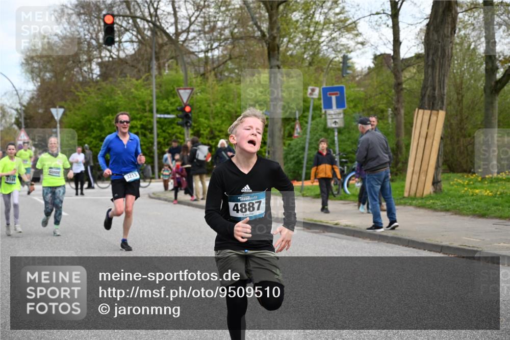 12.04.2026 - 45. Internationalen Wilhelmsburger Insellauf J. Mangold http://msf.ph/oto/9509510 12.04.2026 12:57:42 Ziel 5322, 5129, 3190, 5736, 3189, 5847, 3439, 5232, 5277, 3863, 4887, 4938, 3213, 2447, 5211, 4968, 2707, 5169, 5214, 4955, 3396, 3396, 5228, 5689, 2771, 5687, 2058, 3152, 4535, 5260, 2493, 2550, 3479 meine-sportfotos.de