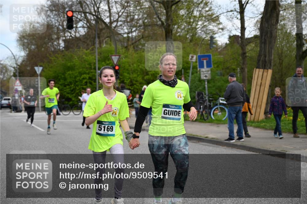 12.04.2026 - 45. Internationalen Wilhelmsburger Insellauf J. Mangold http://msf.ph/oto/9509541 12.04.2026 12:57:46 Ziel 5129, 3190, 5736, 3189, 5847, 3439, 5232, 5277, 3863, 4887, 4938, 3213, 2447, 5211, 4968, 2707, 5169, 5169, 5214, 4955, 3396, 5228, 5689, 2771, 5687, 2058, 2058, 3152, 4535, 5260, 2493, 2550, 3479, 4873 meine-sportfotos.de