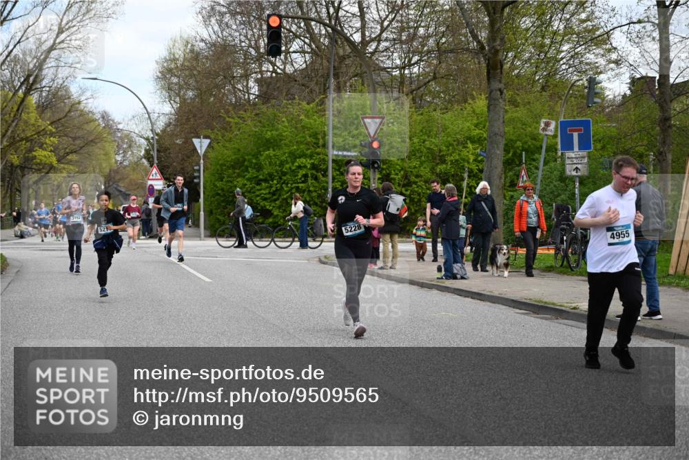 12.04.2026 - 45. Internationalen Wilhelmsburger Insellauf J. Mangold http://msf.ph/oto/9509565 12.04.2026 12:57:50 Ziel 5736, 3189, 5847, 3439, 5232, 5277, 3863, 4887, 4938, 3213, 2447, 5211, 4968, 2707, 5169, 5214, 5214, 4955, 3396, 5228, 5689, 2771, 5687, 2058, 3152, 4535, 5260, 2493, 2550, 3479, 3479, 4873 meine-sportfotos.de