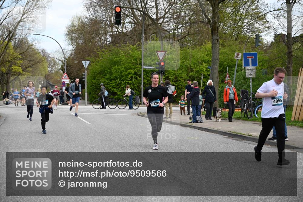 12.04.2026 - 45. Internationalen Wilhelmsburger Insellauf J. Mangold http://msf.ph/oto/9509566 12.04.2026 12:57:50 Ziel 5736, 3189, 5847, 3439, 5232, 5277, 3863, 4887, 4938, 3213, 2447, 5211, 4968, 2707, 5169, 5214, 5214, 4955, 3396, 5228, 5689, 2771, 5687, 2058, 3152, 4535, 5260, 2493, 2550, 3479, 3479, 4873 meine-sportfotos.de