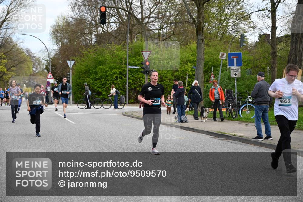 12.04.2026 - 45. Internationalen Wilhelmsburger Insellauf J. Mangold http://msf.ph/oto/9509570 12.04.2026 12:57:51 Ziel 5736, 3189, 5847, 3439, 5232, 5277, 3863, 4887, 4938, 3213, 2447, 5211, 4968, 2707, 5169, 5214, 4955, 3396, 5228, 5689, 2771, 5687, 2058, 3152, 4535, 5260, 2493, 2550, 3479, 4873 meine-sportfotos.de