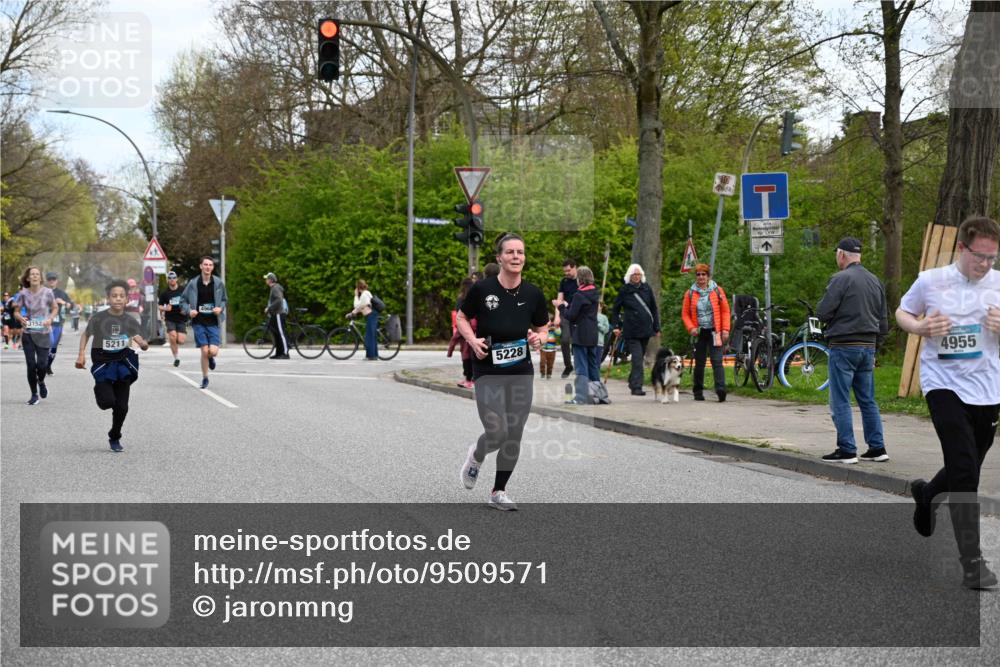 12.04.2026 - 45. Internationalen Wilhelmsburger Insellauf J. Mangold http://msf.ph/oto/9509571 12.04.2026 12:57:51 Ziel 5736, 3189, 5847, 3439, 5232, 5277, 3863, 4887, 4938, 3213, 2447, 5211, 4968, 2707, 5169, 5214, 4955, 3396, 5228, 5689, 2771, 5687, 2058, 3152, 4535, 5260, 2493, 2550, 3479, 4873 meine-sportfotos.de
