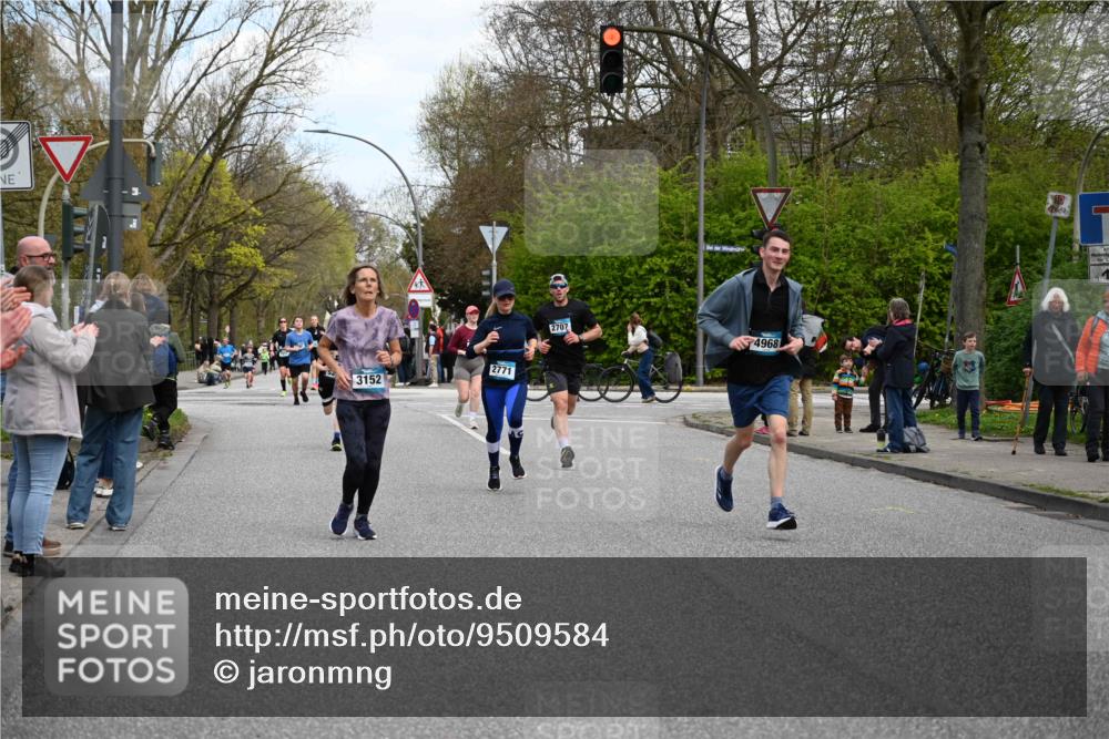 12.04.2026 - 45. Internationalen Wilhelmsburger Insellauf J. Mangold http://msf.ph/oto/9509584 12.04.2026 12:57:54 Ziel 5232, 5277, 3863, 4887, 4938, 3213, 2447, 5211, 4968, 2707, 5169, 5214, 4955, 3396, 3396, 5228, 5689, 2771, 5687, 2058, 3152, 4535, 5260, 2493, 2550, 3479, 4873, 4344, 3889, 3309, 5613, 3525 meine-sportfotos.de
