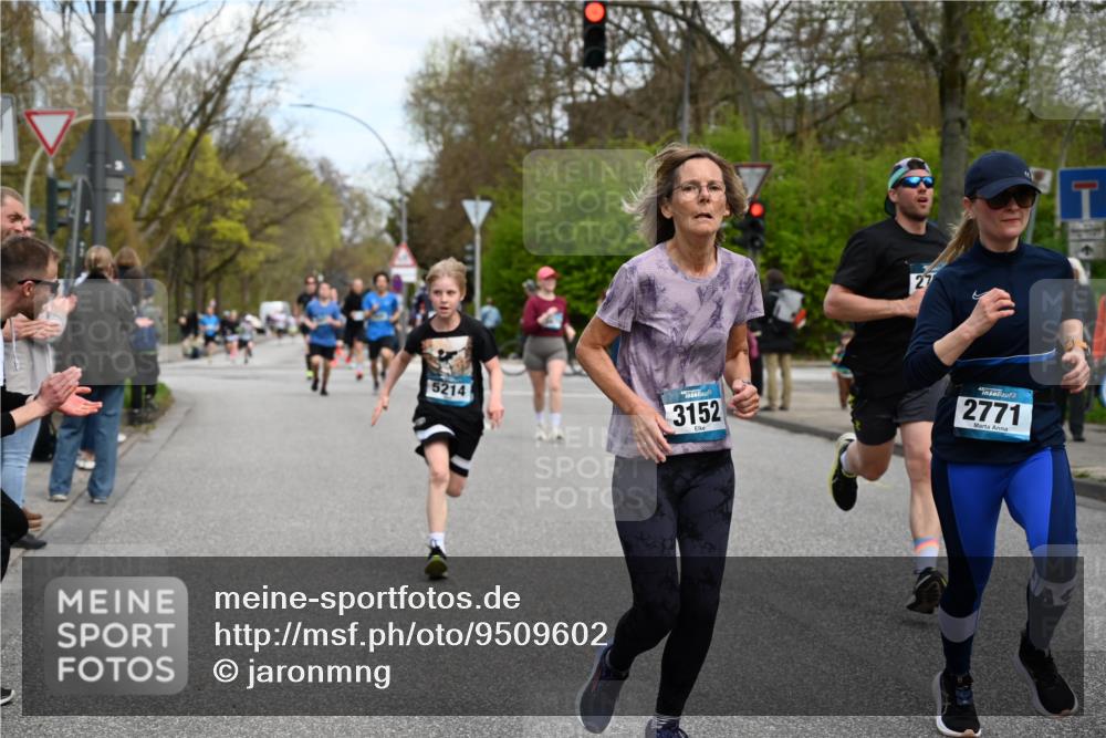 12.04.2026 - 45. Internationalen Wilhelmsburger Insellauf J. Mangold http://msf.ph/oto/9509602 12.04.2026 12:57:57 Ziel 4938, 3213, 2447, 5211, 4968, 2707, 5169, 5214, 4955, 3396, 5228, 5689, 2771, 5687, 2058, 3152, 4535, 5260, 2493, 2550, 3479, 4873, 4344, 3889, 3309, 5613, 3525, 5422, 3088 meine-sportfotos.de