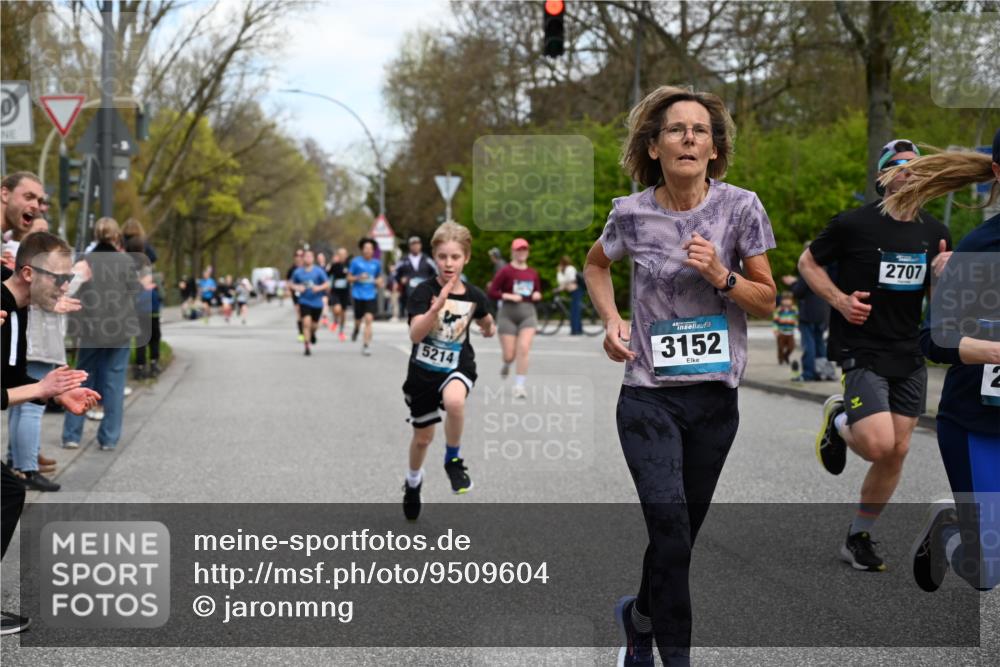 12.04.2026 - 45. Internationalen Wilhelmsburger Insellauf J. Mangold http://msf.ph/oto/9509604 12.04.2026 12:57:57 Ziel 4938, 3213, 2447, 5211, 4968, 2707, 5169, 5214, 4955, 3396, 5228, 5689, 2771, 5687, 2058, 3152, 4535, 5260, 2493, 2550, 3479, 4873, 4344, 3889, 3309, 5613, 3525, 5422, 3088 meine-sportfotos.de
