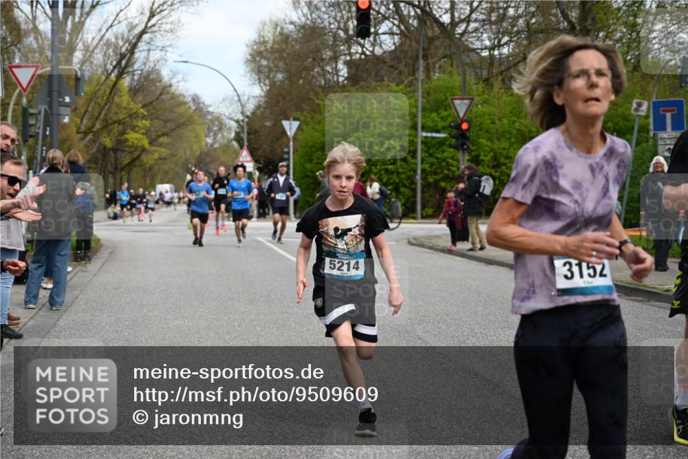 12.04.2026 - 45. Internationalen Wilhelmsburger Insellauf J. Mangold http://msf.ph/oto/9509609 12.04.2026 12:57:57 Ziel 4938, 3213, 2447, 5211, 4968, 2707, 5169, 5214, 4955, 3396, 5228, 5689, 2771, 5687, 2058, 3152, 4535, 5260, 2493, 2550, 3479, 4873, 4344, 3889, 3309, 5613, 3525, 5422, 3088 meine-sportfotos.de