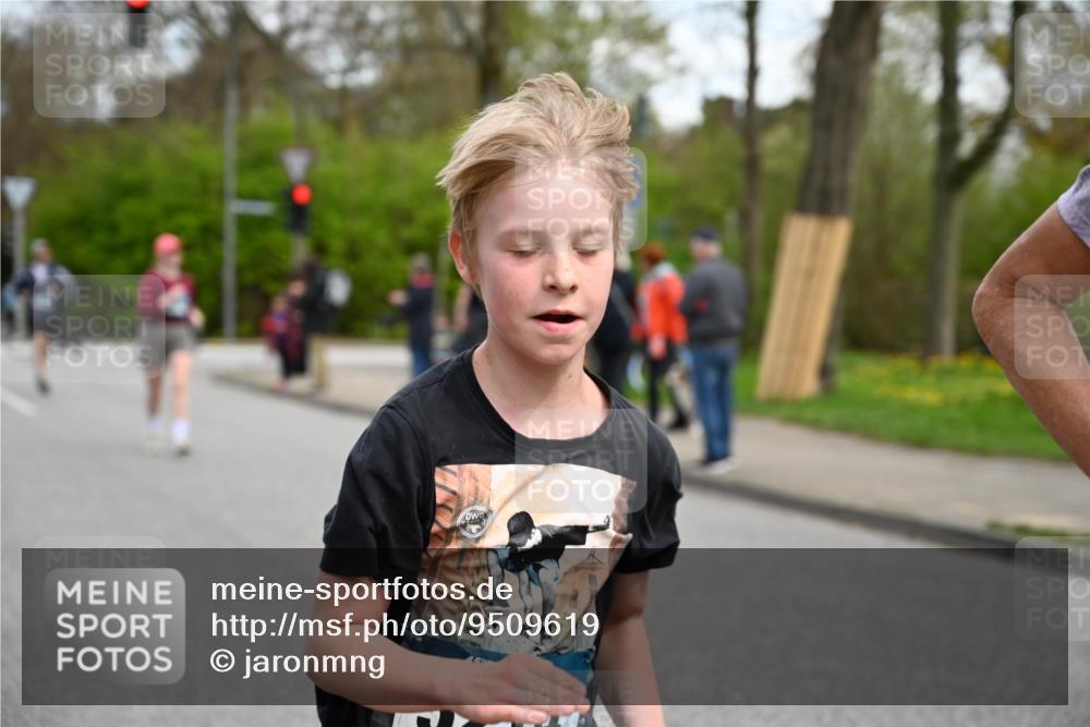 12.04.2026 - 45. Internationalen Wilhelmsburger Insellauf J. Mangold http://msf.ph/oto/9509619 12.04.2026 12:57:58 Ziel 4938, 3213, 2447, 5211, 4968, 2707, 5169, 5214, 4955, 3396, 5228, 5689, 2771, 5687, 2058, 2058, 3152, 4535, 5260, 2493, 2550, 3479, 4873, 4344, 3889, 3309, 5613, 3525, 5422, 3088 meine-sportfotos.de