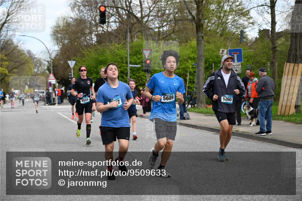 12.04.2026 - 45. Internationalen Wilhelmsburger Insellauf J. Mangold http://msf.ph/oto/9509633 12.04.2026 12:58:03 Ziel 5211, 4968, 2707, 5169, 5214, 4955, 3396, 5228, 5689, 2771, 5687, 2058, 3152, 4535, 5260, 2493, 2550, 3479, 4873, 4344, 3889, 3309, 5613, 3525, 5422, 3088, 3255 meine-sportfotos.de