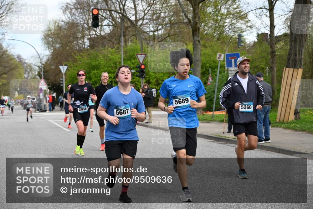 12.04.2026 - 45. Internationalen Wilhelmsburger Insellauf J. Mangold http://msf.ph/oto/9509636 12.04.2026 12:58:03 Ziel 5211, 4968, 2707, 5169, 5214, 4955, 3396, 5228, 5689, 2771, 5687, 2058, 3152, 4535, 5260, 2493, 2550, 3479, 4873, 4344, 3889, 3309, 5613, 3525, 5422, 3088, 3255 meine-sportfotos.de