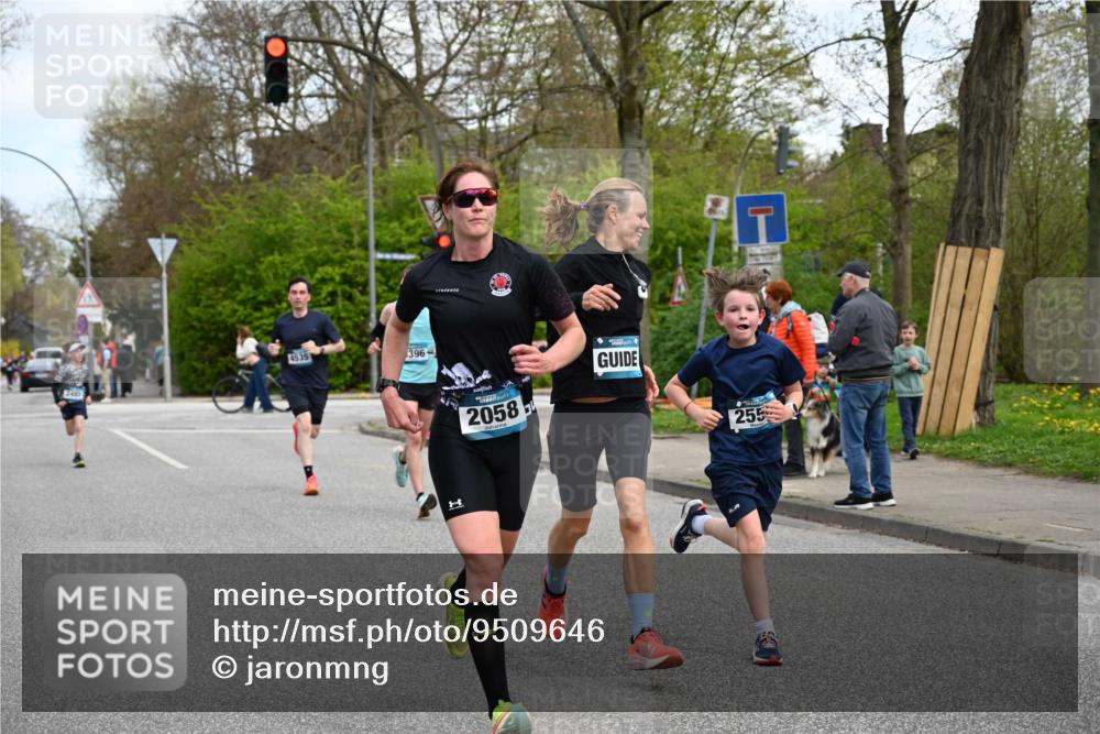 12.04.2026 - 45. Internationalen Wilhelmsburger Insellauf J. Mangold http://msf.ph/oto/9509646 12.04.2026 12:58:05 Ziel 5211, 4968, 2707, 5169, 5214, 4955, 3396, 5228, 5689, 2771, 5687, 2058, 3152, 4535, 5260, 2493, 2550, 3479, 4873, 4344, 3889, 3309, 3309, 5613, 3525, 5422, 3088, 3255 meine-sportfotos.de