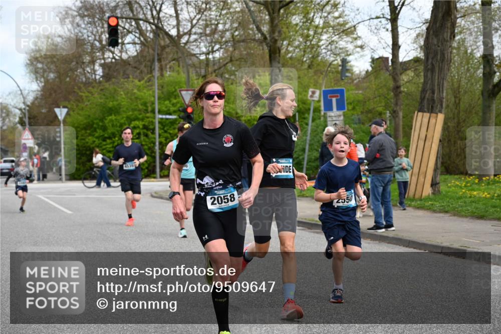 12.04.2026 - 45. Internationalen Wilhelmsburger Insellauf J. Mangold http://msf.ph/oto/9509647 12.04.2026 12:58:05 Ziel 5211, 4968, 2707, 5169, 5214, 4955, 3396, 5228, 5689, 2771, 5687, 2058, 3152, 4535, 5260, 2493, 2550, 3479, 4873, 4344, 3889, 3309, 3309, 5613, 3525, 5422, 3088, 3255 meine-sportfotos.de