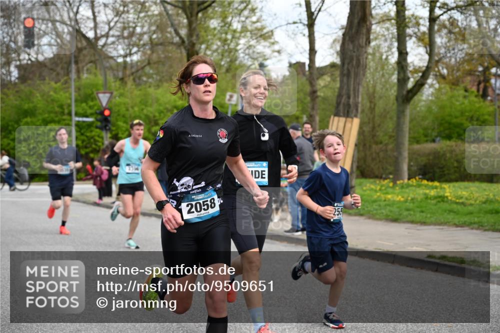 12.04.2026 - 45. Internationalen Wilhelmsburger Insellauf J. Mangold http://msf.ph/oto/9509651 12.04.2026 12:58:05 Ziel 5211, 4968, 2707, 5169, 5214, 4955, 3396, 5228, 5689, 2771, 5687, 2058, 3152, 4535, 5260, 2493, 2550, 3479, 4873, 4344, 3889, 3309, 3309, 5613, 3525, 5422, 3088, 3255 meine-sportfotos.de