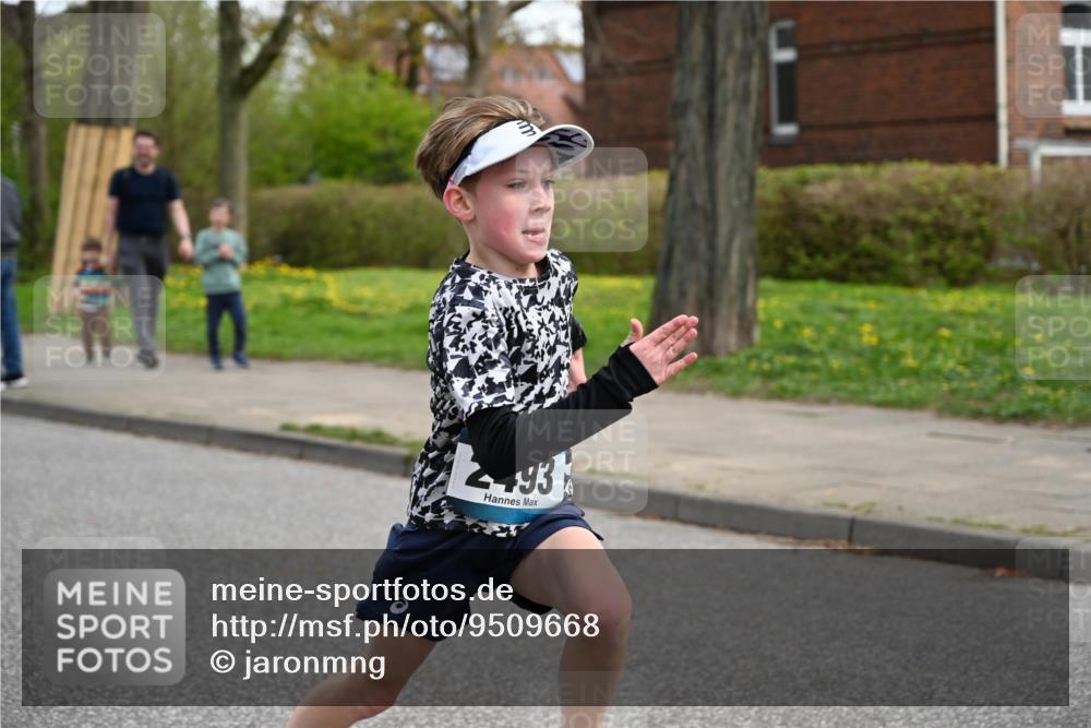 12.04.2026 - 45. Internationalen Wilhelmsburger Insellauf J. Mangold http://msf.ph/oto/9509668 12.04.2026 12:58:09 Ziel 5211, 4968, 2707, 5169, 5214, 4955, 3396, 5228, 5689, 2771, 5687, 2058, 3152, 4535, 5260, 2493, 2550, 3479, 4873, 4344, 3889, 3309, 5613, 3525, 5422, 3088, 3255, 5174 meine-sportfotos.de