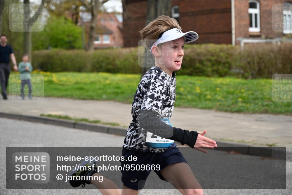 12.04.2026 - 45. Internationalen Wilhelmsburger Insellauf J. Mangold http://msf.ph/oto/9509669 12.04.2026 12:58:09 Ziel 5211, 4968, 2707, 5169, 5214, 4955, 3396, 5228, 5689, 2771, 5687, 2058, 3152, 4535, 5260, 2493, 2550, 3479, 4873, 4344, 3889, 3309, 5613, 3525, 5422, 3088, 3255, 5174 meine-sportfotos.de