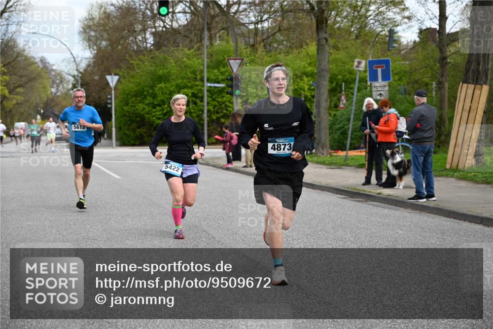 12.04.2026 - 45. Internationalen Wilhelmsburger Insellauf J. Mangold http://msf.ph/oto/9509672 12.04.2026 12:58:16 Ziel 4955, 3396, 5228, 5689, 2771, 5687, 2058, 3152, 4535, 5260, 2493, 2550, 3479, 4873, 4344, 3889, 4344, 3889, 3309, 5613, 3525, 5422, 3088, 3255, 5174, 5846, 3286, 3623, 4822 meine-sportfotos.de