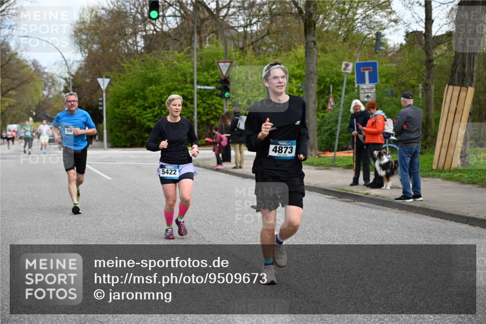 12.04.2026 - 45. Internationalen Wilhelmsburger Insellauf J. Mangold http://msf.ph/oto/9509673 12.04.2026 12:58:16 Ziel 4955, 3396, 5228, 5689, 2771, 5687, 2058, 3152, 4535, 5260, 2493, 2550, 3479, 4873, 4344, 3889, 4344, 3889, 3309, 5613, 3525, 5422, 3088, 3255, 5174, 5846, 3286, 3623, 4822 meine-sportfotos.de