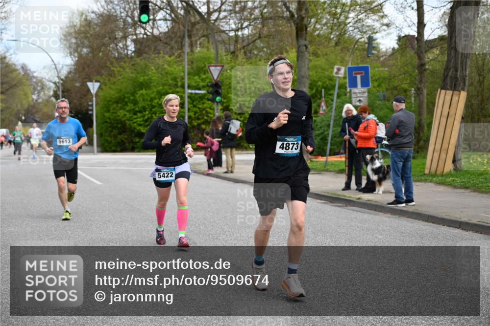 12.04.2026 - 45. Internationalen Wilhelmsburger Insellauf J. Mangold http://msf.ph/oto/9509674 12.04.2026 12:58:16 Ziel 4955, 3396, 5228, 5689, 2771, 5687, 2058, 3152, 4535, 5260, 2493, 2550, 3479, 4873, 4344, 3889, 4344, 3889, 3309, 5613, 3525, 5422, 3088, 3255, 5174, 5846, 3286, 3623, 4822 meine-sportfotos.de