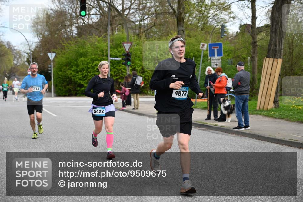 12.04.2026 - 45. Internationalen Wilhelmsburger Insellauf J. Mangold http://msf.ph/oto/9509675 12.04.2026 12:58:16 Ziel 4955, 3396, 5228, 5689, 2771, 5687, 2058, 3152, 4535, 5260, 2493, 2550, 3479, 4873, 4344, 3889, 4344, 3889, 3309, 5613, 3525, 5422, 3088, 3255, 5174, 5846, 3286, 3623, 4822 meine-sportfotos.de