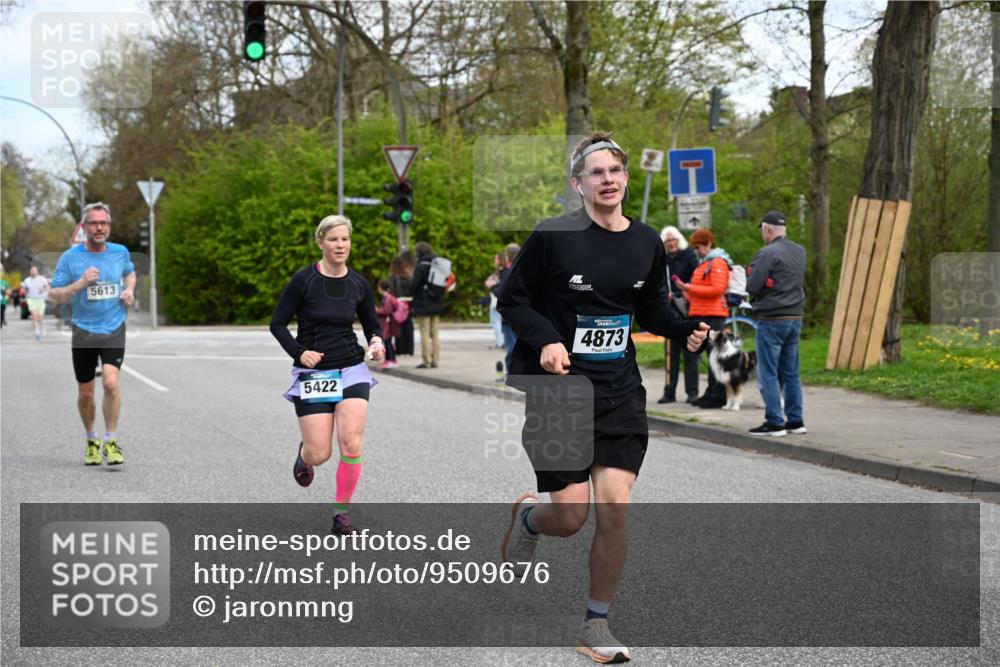 12.04.2026 - 45. Internationalen Wilhelmsburger Insellauf J. Mangold http://msf.ph/oto/9509676 12.04.2026 12:58:16 Ziel 4955, 3396, 5228, 5689, 2771, 5687, 2058, 3152, 4535, 5260, 2493, 2550, 3479, 4873, 4344, 3889, 4344, 3889, 3309, 5613, 3525, 5422, 3088, 3255, 5174, 5846, 3286, 3623, 4822 meine-sportfotos.de