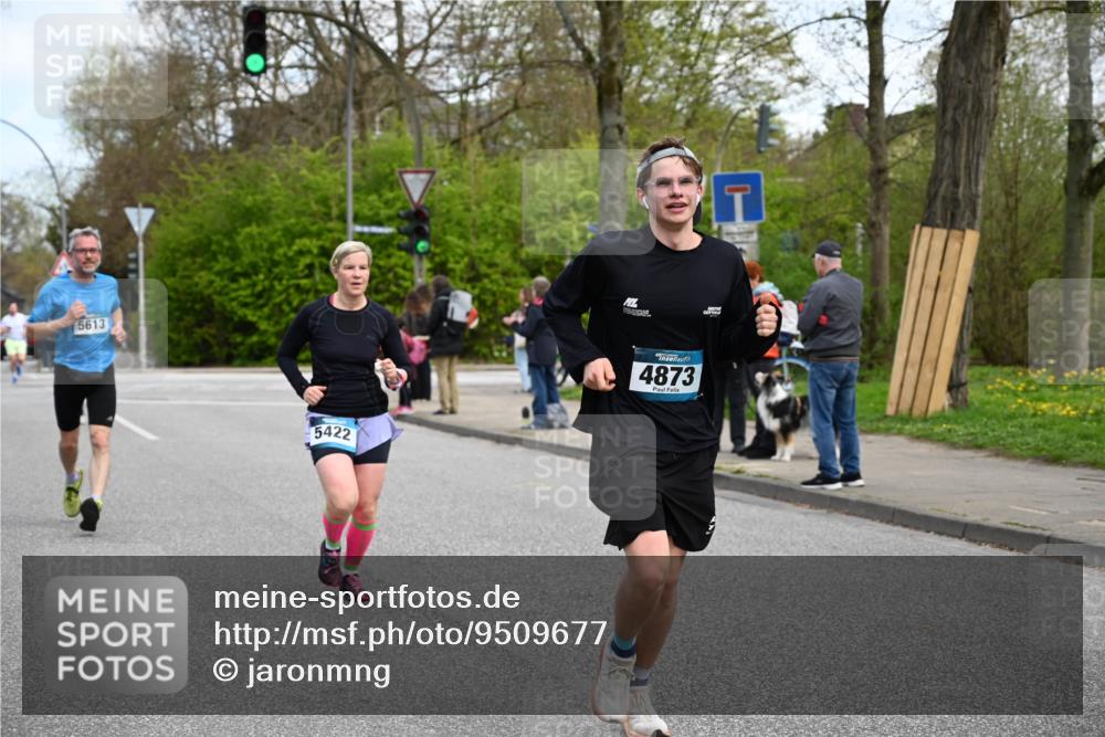12.04.2026 - 45. Internationalen Wilhelmsburger Insellauf J. Mangold http://msf.ph/oto/9509677 12.04.2026 12:58:16 Ziel 4955, 3396, 5228, 5689, 2771, 5687, 2058, 3152, 4535, 5260, 2493, 2550, 3479, 4873, 4344, 3889, 4344, 3889, 3309, 5613, 3525, 5422, 3088, 3255, 5174, 5846, 3286, 3623, 4822 meine-sportfotos.de