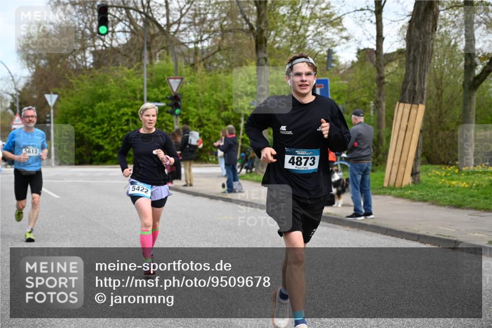 12.04.2026 - 45. Internationalen Wilhelmsburger Insellauf J. Mangold http://msf.ph/oto/9509678 12.04.2026 12:58:16 Ziel 4955, 3396, 5228, 5689, 2771, 5687, 2058, 3152, 4535, 5260, 2493, 2550, 3479, 4873, 4344, 3889, 4344, 3889, 3309, 5613, 3525, 5422, 3088, 3255, 5174, 5846, 3286, 3623, 4822 meine-sportfotos.de