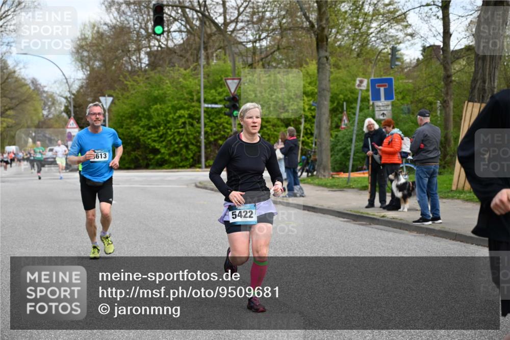 12.04.2026 - 45. Internationalen Wilhelmsburger Insellauf J. Mangold http://msf.ph/oto/9509681 12.04.2026 12:58:17 Ziel 4955, 3396, 5228, 5689, 2771, 5687, 2058, 3152, 4535, 5260, 2493, 2550, 3479, 4873, 4344, 3889, 3309, 3309, 5613, 3525, 5422, 3088, 3255, 5174, 5846, 3286, 3623, 4822 meine-sportfotos.de