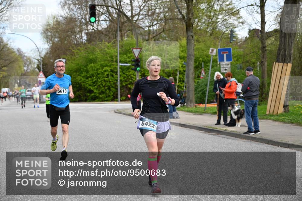 12.04.2026 - 45. Internationalen Wilhelmsburger Insellauf J. Mangold http://msf.ph/oto/9509683 12.04.2026 12:58:17 Ziel 4955, 3396, 5228, 5689, 2771, 5687, 2058, 3152, 4535, 5260, 2493, 2550, 3479, 4873, 4344, 3889, 3309, 3309, 5613, 3525, 5422, 3088, 3255, 5174, 5846, 3286, 3623, 4822 meine-sportfotos.de