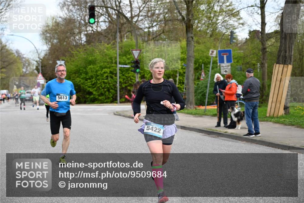 12.04.2026 - 45. Internationalen Wilhelmsburger Insellauf J. Mangold http://msf.ph/oto/9509684 12.04.2026 12:58:17 Ziel 4955, 3396, 5228, 5689, 2771, 5687, 2058, 3152, 4535, 5260, 2493, 2550, 3479, 4873, 4344, 3889, 3309, 3309, 5613, 3525, 5422, 3088, 3255, 5174, 5846, 3286, 3623, 4822 meine-sportfotos.de