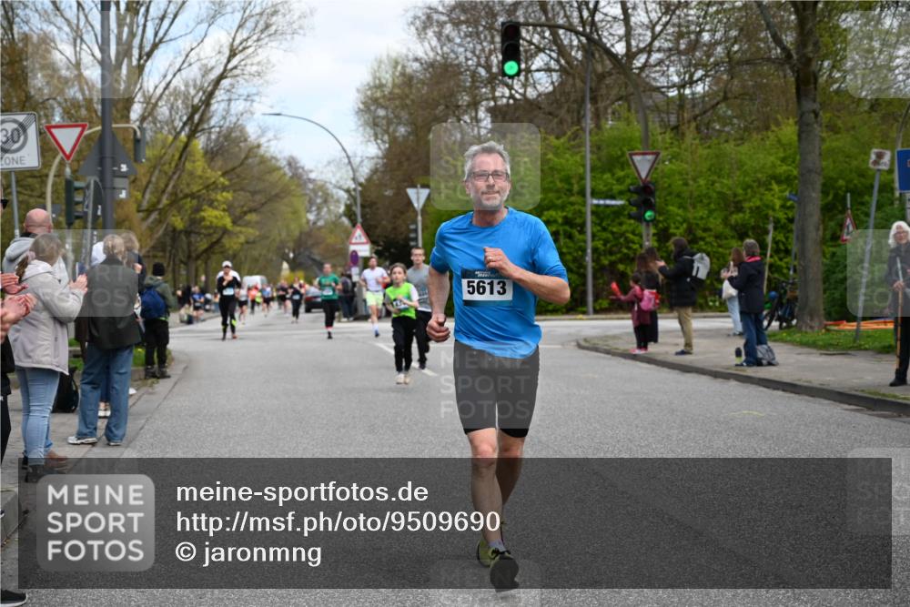 12.04.2026 - 45. Internationalen Wilhelmsburger Insellauf J. Mangold http://msf.ph/oto/9509690 12.04.2026 12:58:18 Ziel 3396, 5228, 5689, 2771, 5687, 2058, 3152, 4535, 5260, 2493, 2550, 3479, 4873, 4344, 3889, 3309, 5613, 3525, 5613, 3525, 5422, 3088, 3255, 5174, 5846, 3286, 3623, 4822, 2015 meine-sportfotos.de