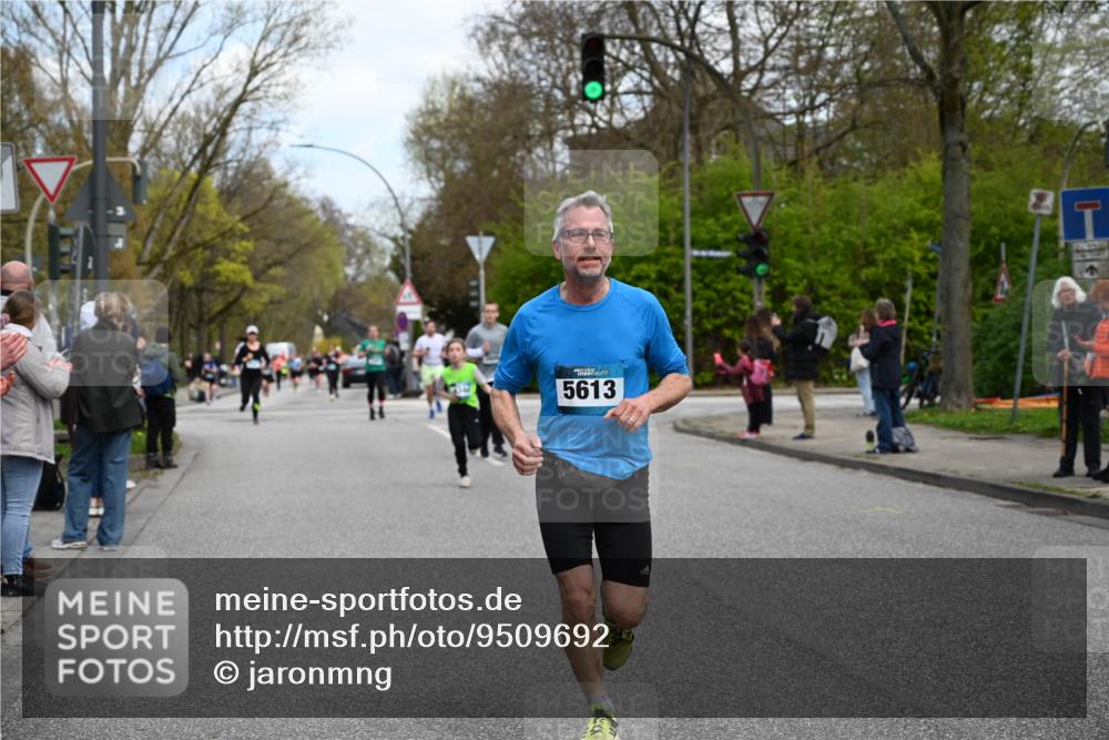 12.04.2026 - 45. Internationalen Wilhelmsburger Insellauf J. Mangold http://msf.ph/oto/9509692 12.04.2026 12:58:18 Ziel 3396, 5228, 5689, 2771, 5687, 2058, 3152, 4535, 5260, 2493, 2550, 3479, 4873, 4344, 3889, 3309, 5613, 3525, 5613, 3525, 5422, 3088, 3255, 5174, 5846, 3286, 3623, 4822, 2015 meine-sportfotos.de