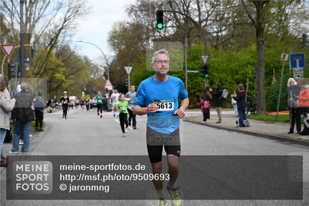 12.04.2026 - 45. Internationalen Wilhelmsburger Insellauf J. Mangold http://msf.ph/oto/9509693 12.04.2026 12:58:18 Ziel 3396, 5228, 5689, 2771, 5687, 2058, 3152, 4535, 5260, 2493, 2550, 3479, 4873, 4344, 3889, 3309, 5613, 3525, 5613, 3525, 5422, 3088, 3255, 5174, 5846, 3286, 3623, 4822, 2015 meine-sportfotos.de